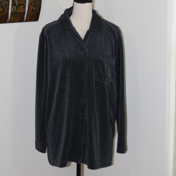 Liz Claiborne Tops - Liz Claiborne, button down long sleeve shirt has a velvet feel